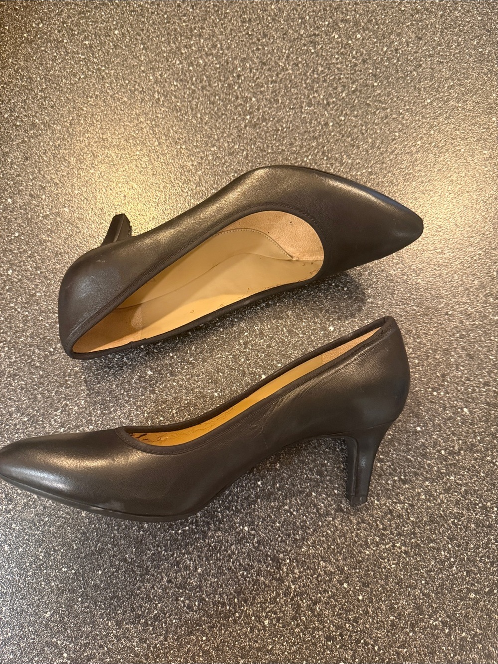 Women’s Naturalizer Black leather heels - size 7.5 - Picture 3 of 7